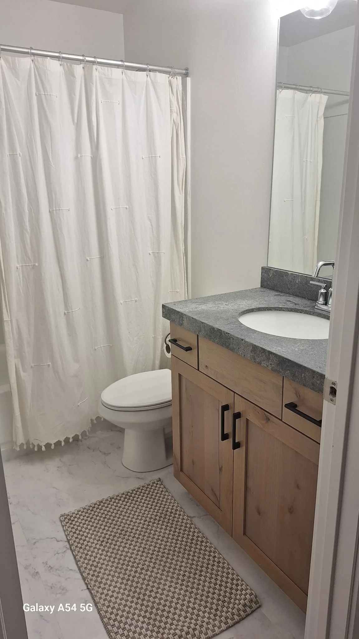 Full Bathroom after professional house cleaning by Pack Cleaning Co. in Utah County